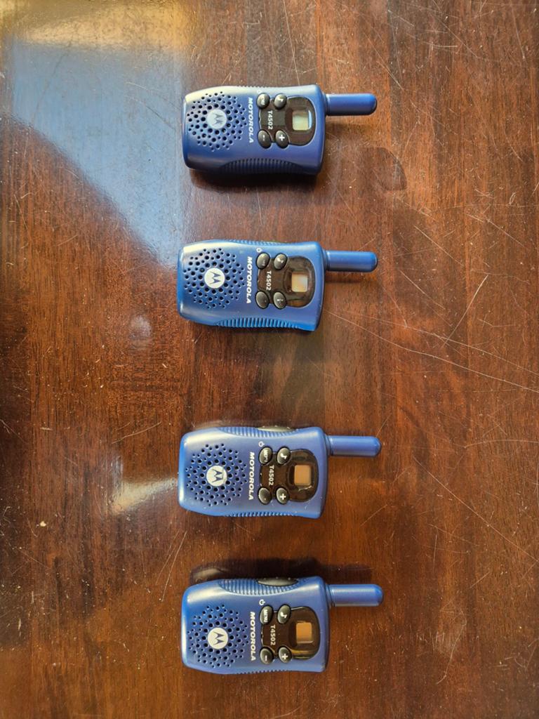 4 portofoons walkie-talkie T4502 Motorola, Telecommunicatie, Portofoons en Walkie-talkies, Ophalen, Gebruikt, Portofoon of Walkie-talkie