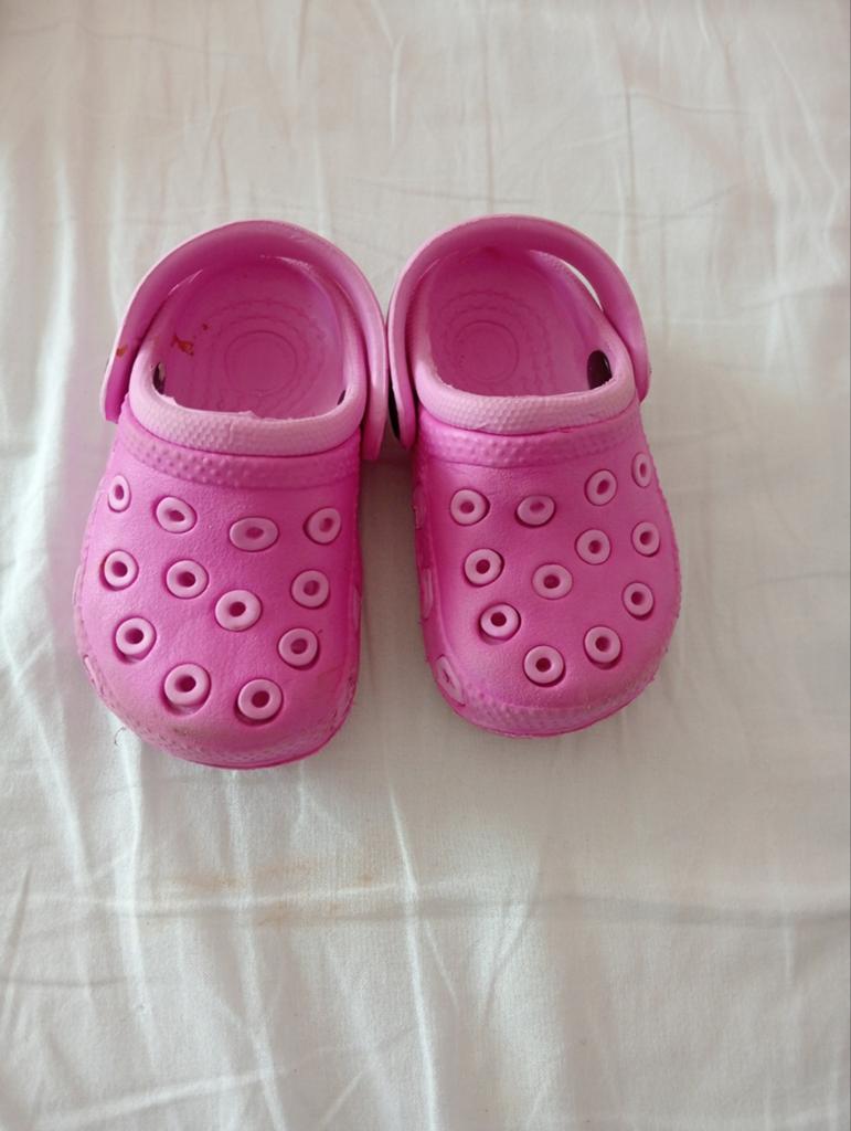 Rose Crocs maat 19 zgan, Ophalen of Verzenden, Zo goed als nieuw, Meisje, Schoentjes