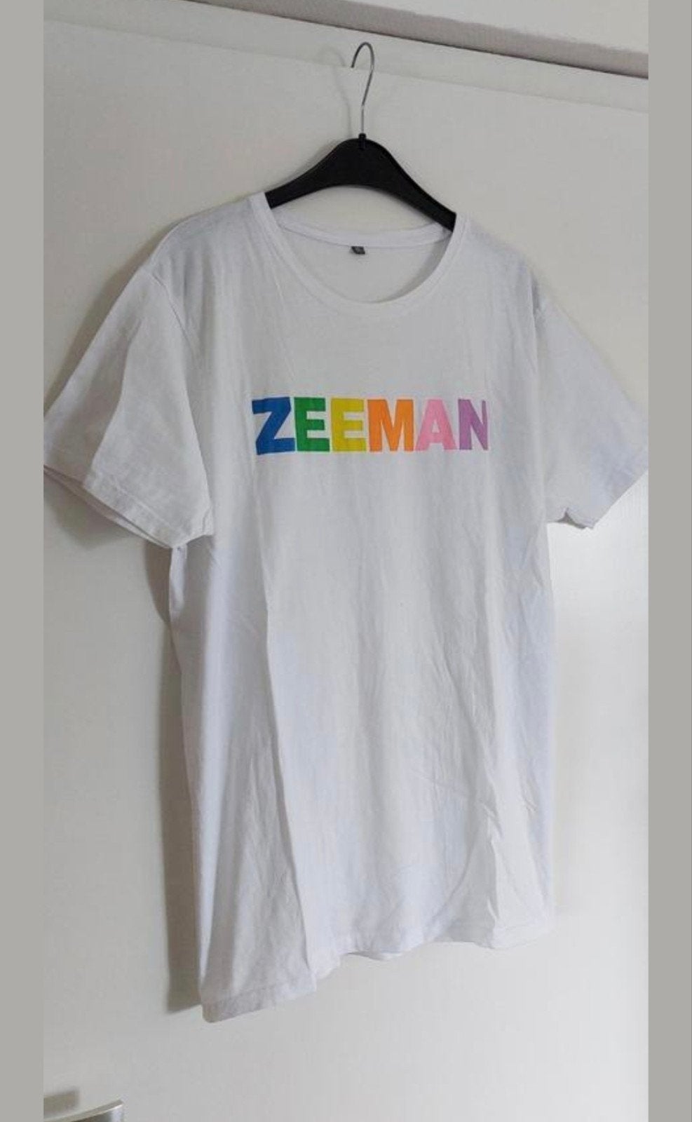 Wit t-shirt met regenboog tekst maat M nieuw, Ophalen of Verzenden, Nieuw, Maat 48/50 (M), Wit