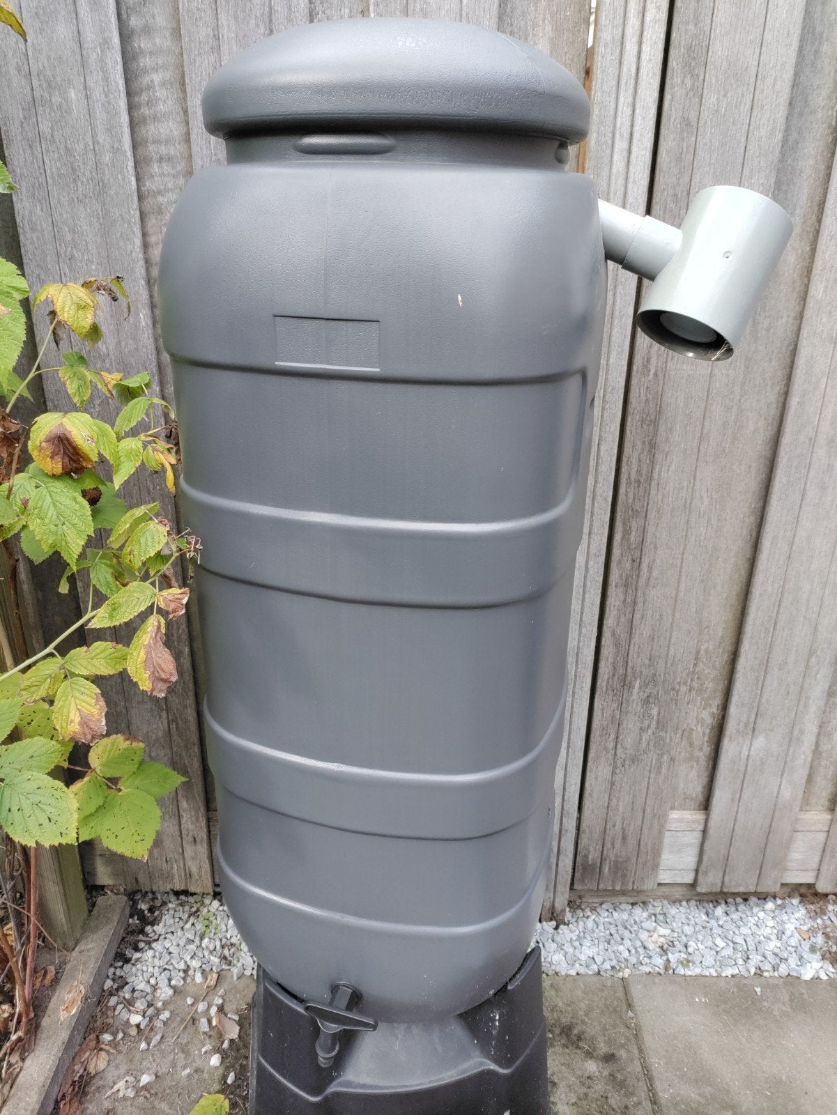 Regenton +onderstuk en regenpijp koppelstuk, Tuin en Terras, Ophalen, Kunststof, Gebruikt, Met kraantje
