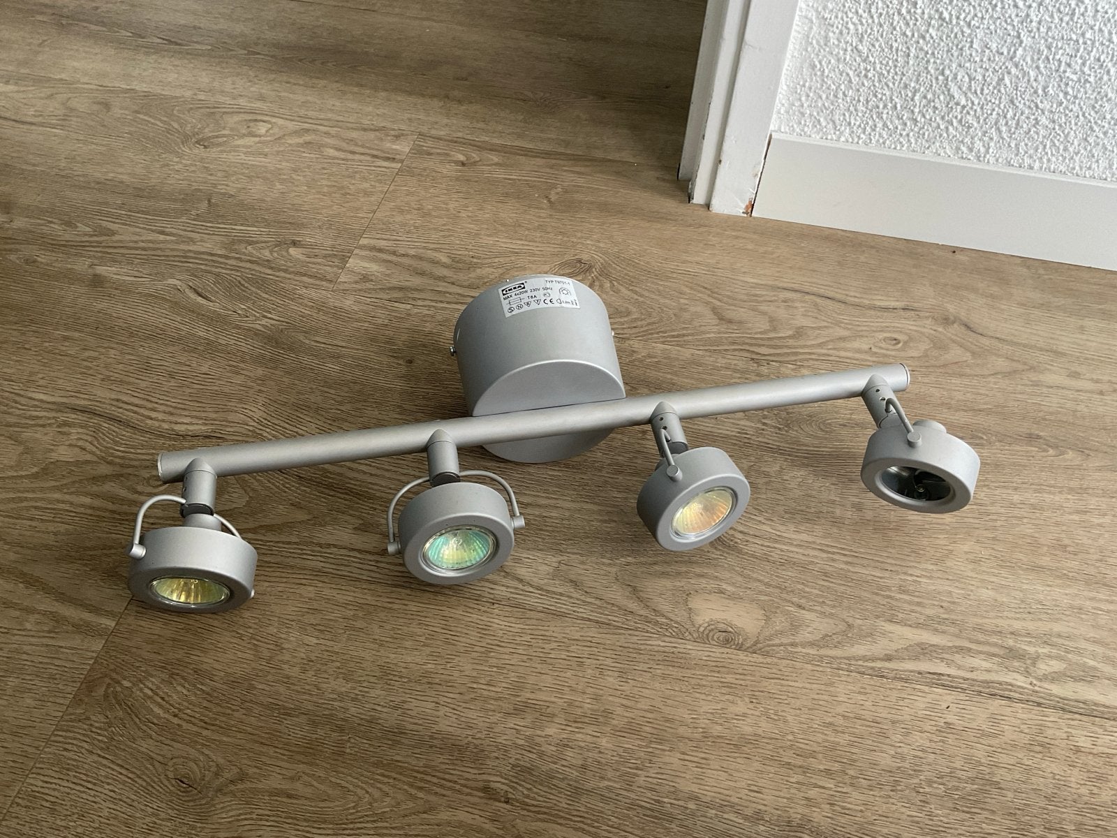 IKEA Plafondspot/Wandspot met 4 verstelbare spots, Ophalen of Verzenden, Metaal, IKEA, Plafondspot of Wandspot