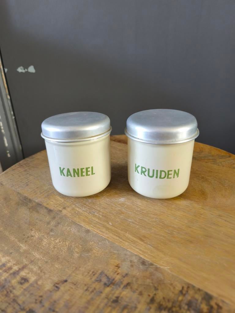 Twee emaille kruidenpotjes: Kaneel en Kruiden, Ophalen of Verzenden