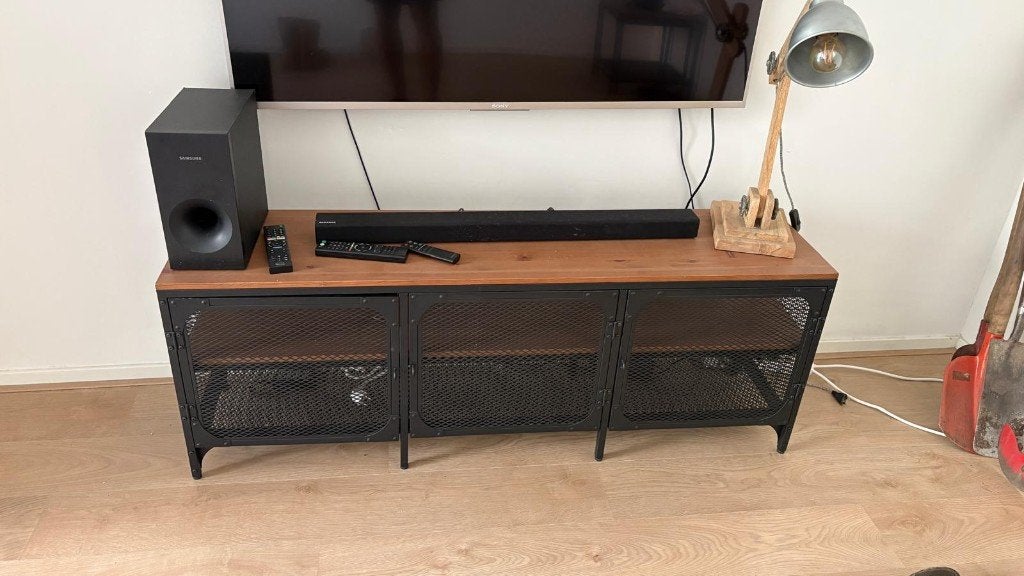 Gratis: IKEA Fjällbo tv-meubel + 2 bijzettafels, Ophalen, Gebruikt, 50 tot 75 cm, Minder dan 100 cm