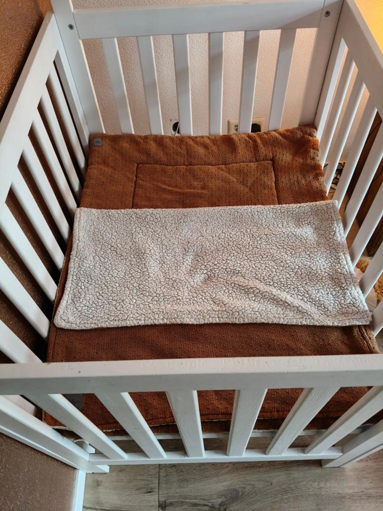 Box Bart huisjes vorm met Jollein set, matras en hoeslaken, Kinderen en Baby's, Boxen, Ophalen, Zo goed als nieuw, Overige vormen