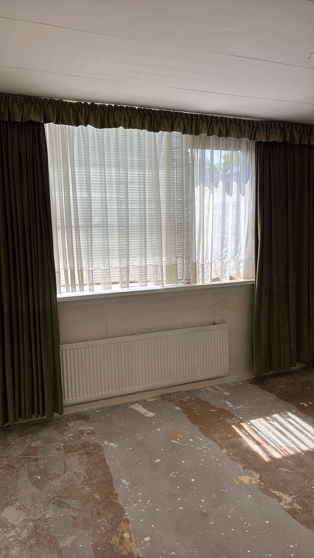Gratis Groene vloerse gordijnen, Ophalen, Overige materialen, 228 cm, 300 cm