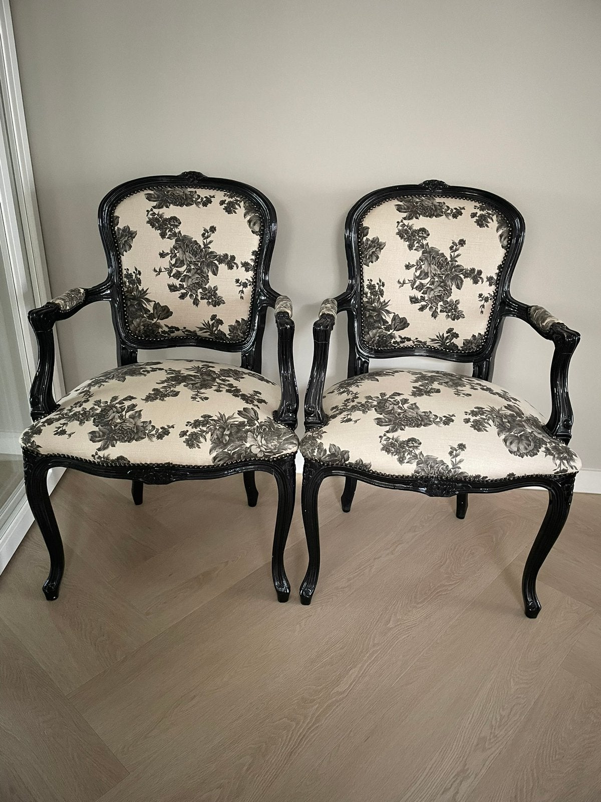 2 stijlvolle Franse fauteuils - toile de jouy bekleding, Antiek en Kunst, Antiek | Meubels | Stoelen en Banken, Ophalen