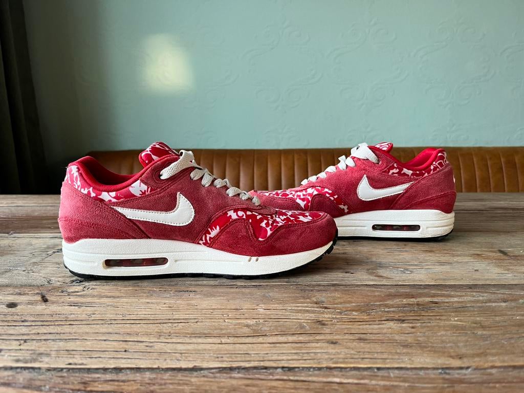 Nike Air Max 1 floral 38,5 keurig, Ophalen of Verzenden, Rood, Sneakers of Gympen, Zo goed als nieuw