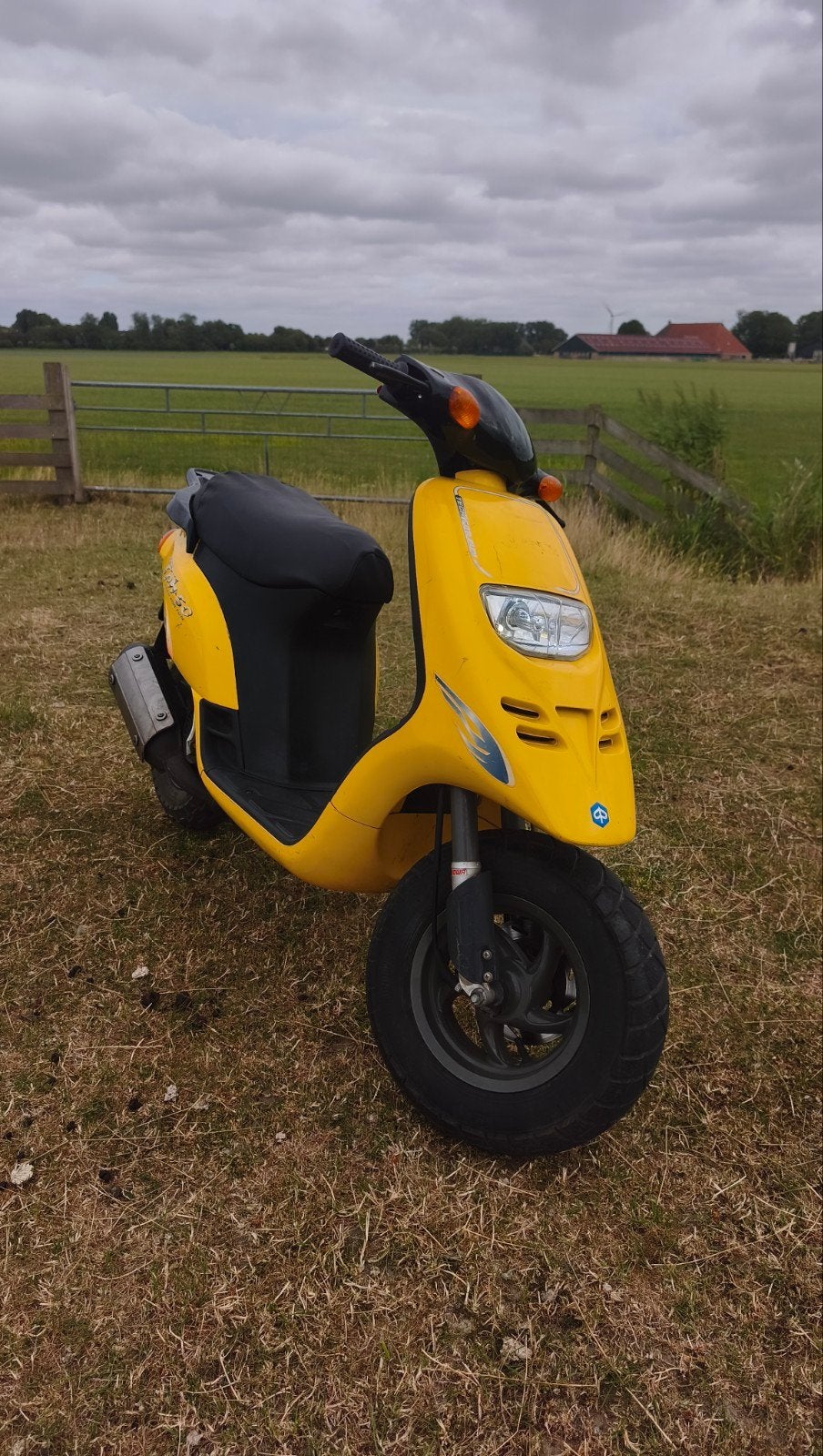 Typhoon 180 brom, Fietsen en Brommers, Scooters | Piaggio, Zo goed als nieuw, Overige modellen, Tweetakt, Ophalen of Verzenden