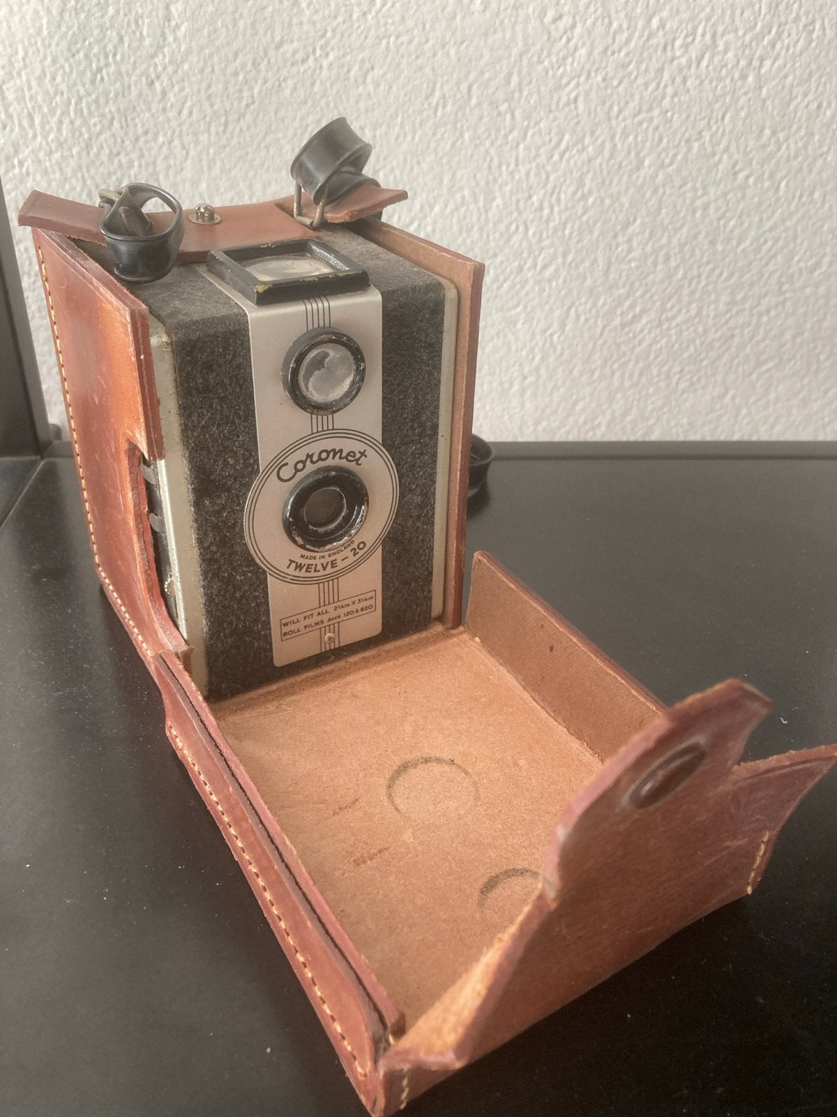 Coronet Twelve-20 vintage boxcamera met lederen tas, Ophalen, Gebruikt, Compact, Overige Merken