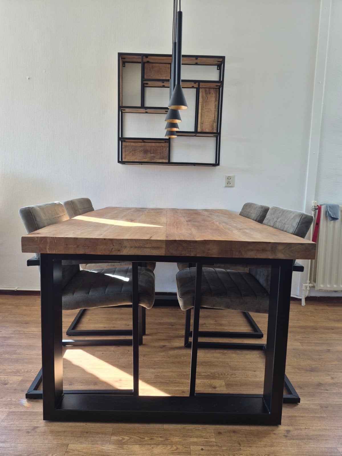 Eettafel met stoelen, 100 tot 150 cm, Industrieel, Modern, Zo goed als nieuw, 150 tot 200 cm