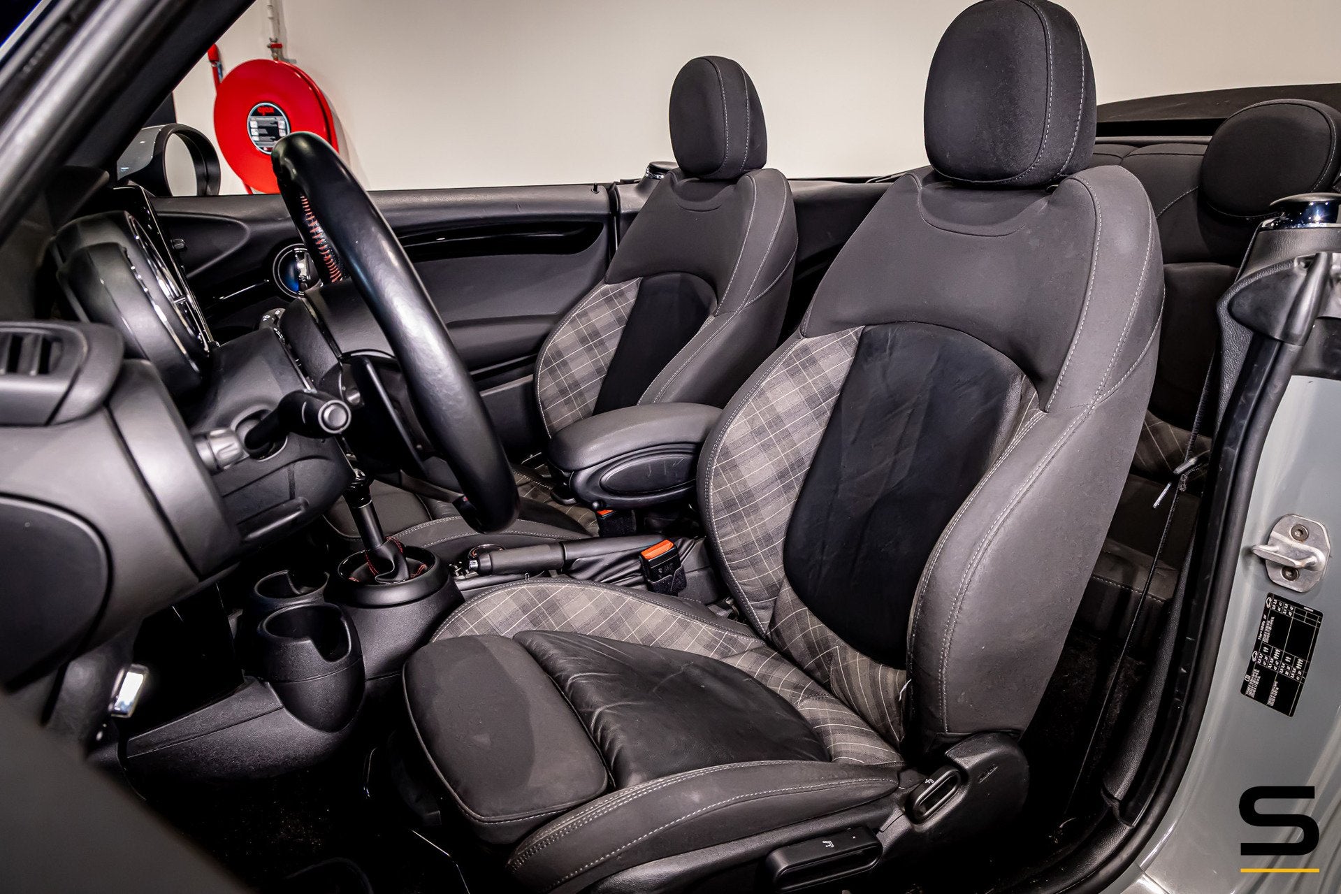 Mini Cabrio 2.0 Cooper S Chili Serious Business|JCW|Stoelver, Auto's, Gebruikt, Cabriolet, 4 stoelen, Leder en Stof