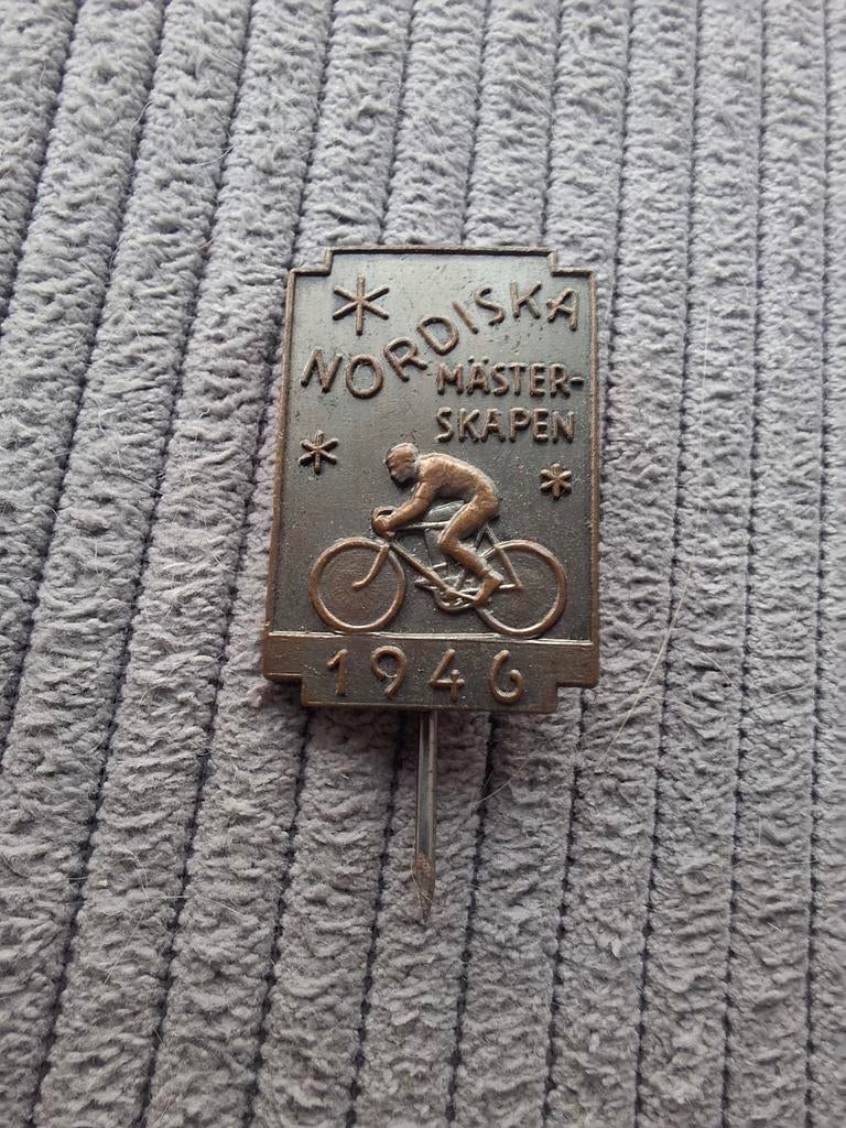 Speldje wielrennen 1946, Verzamelen, Speldjes, Pins en Buttons, Gebruikt, Overige onderwerpen, Ophalen of Verzenden