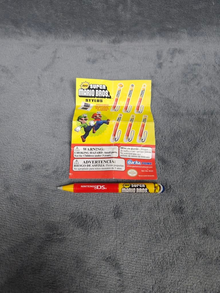 Nintendo DS Stylus Super Mario Bros Rood Geel 2010., Avontuur en Actie, ., Ophalen of Verzenden, Zo goed als nieuw