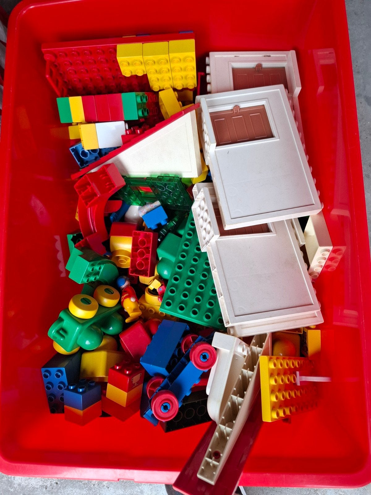 Grote doos met diverse Duplo bouwstenen en onderdelen, Kinderen en Baby's, Speelgoed | Duplo en Lego, Gebruikt, Inclusief extra onderdelen