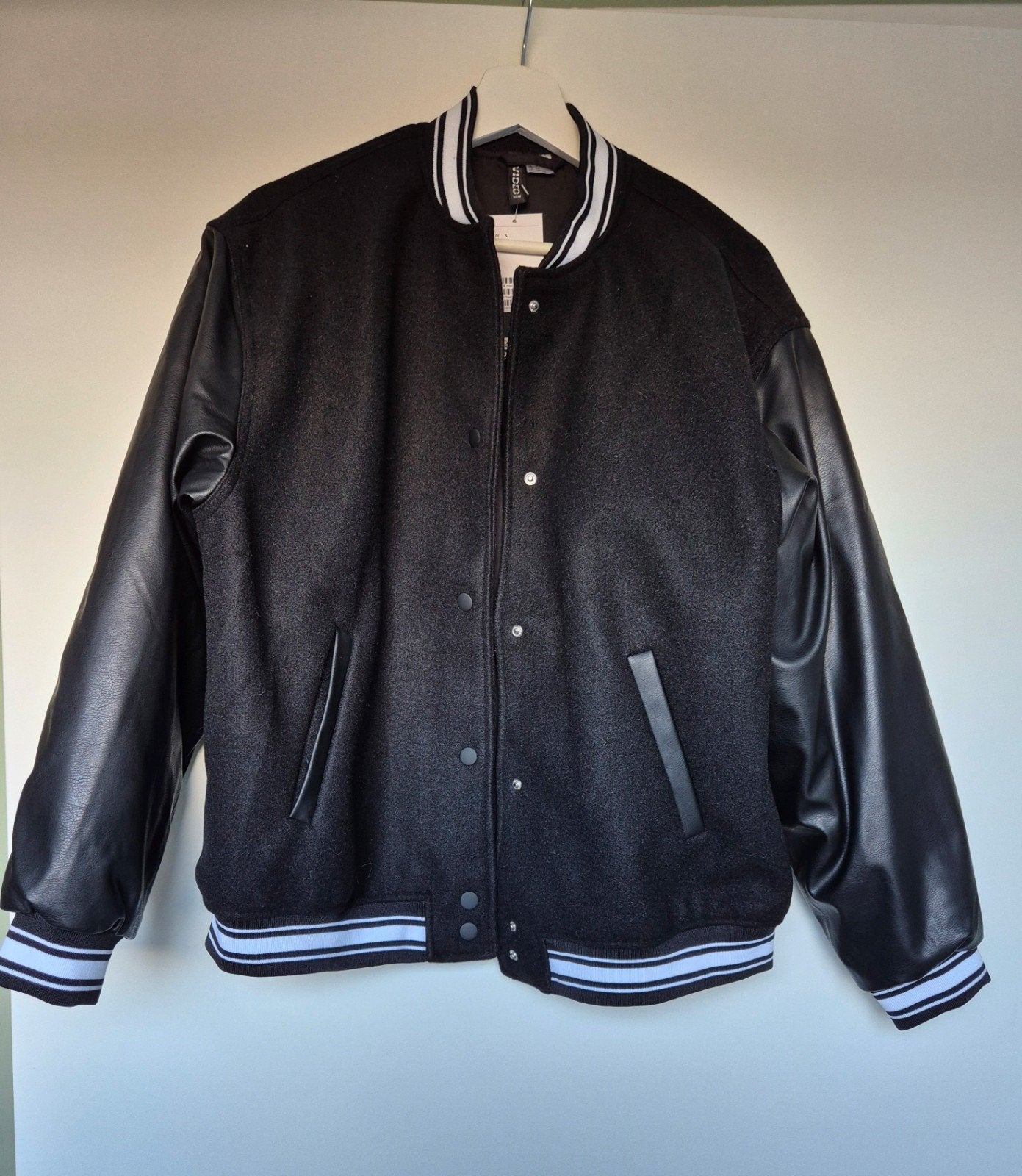 Nieuwe H&M College Jacket met nepleren mouwen - Maat S, Ophalen of Verzenden, Nieuw, Zwart