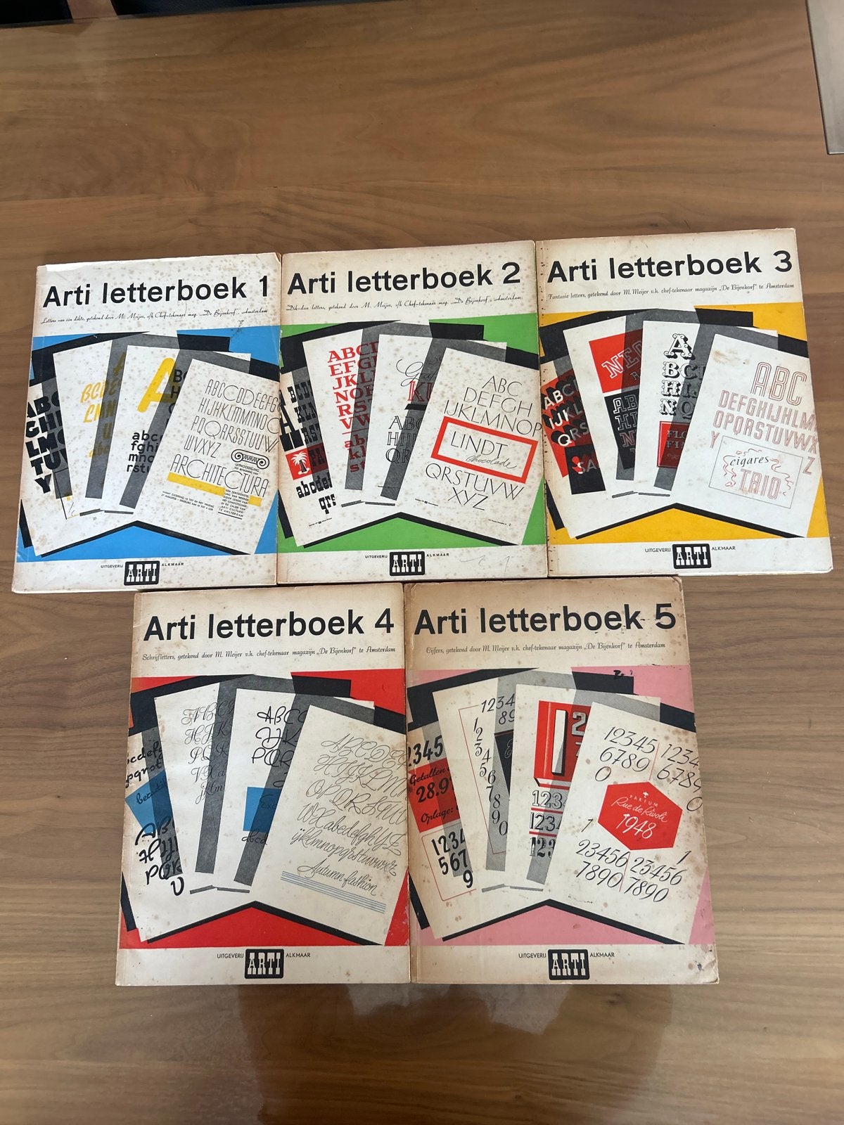 Arti Letterboek 1-5: Complete Set Typografie Boeken, Ophalen of Verzenden, Gelezen, Overige onderwerpen