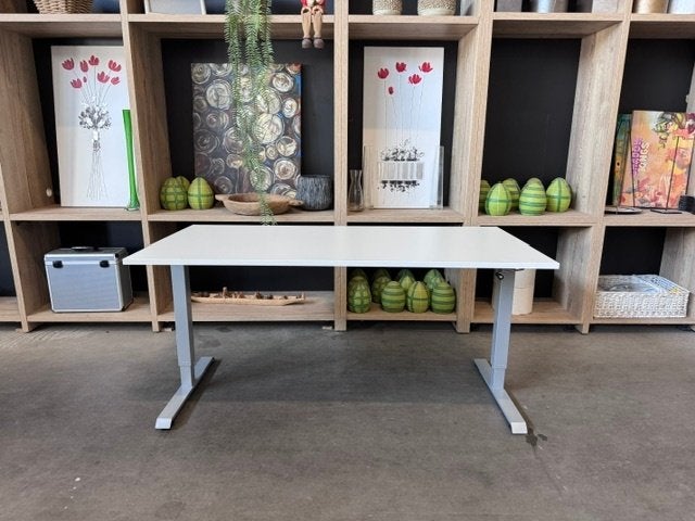 Verstelbaar Zit-sta bureau met slinger – 160x80 cm , 15st, Zit-sta bureau, 160 cm, Gebruikt, Metaal
