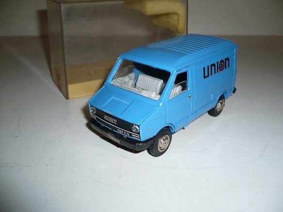 Fiat Iveco bestel bus  1:43, Hobby en Vrije tijd, Modelauto's | 1:43, Ophalen of Verzenden, Nieuw, Auto, Overige merken