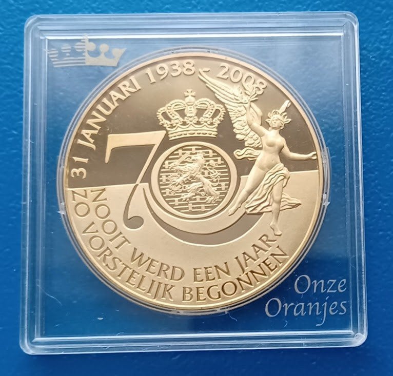 Onze Oranjes - Koningin Beatrix 70 jaar - 2008, Ophalen of Verzenden, Overige materialen, Nederland