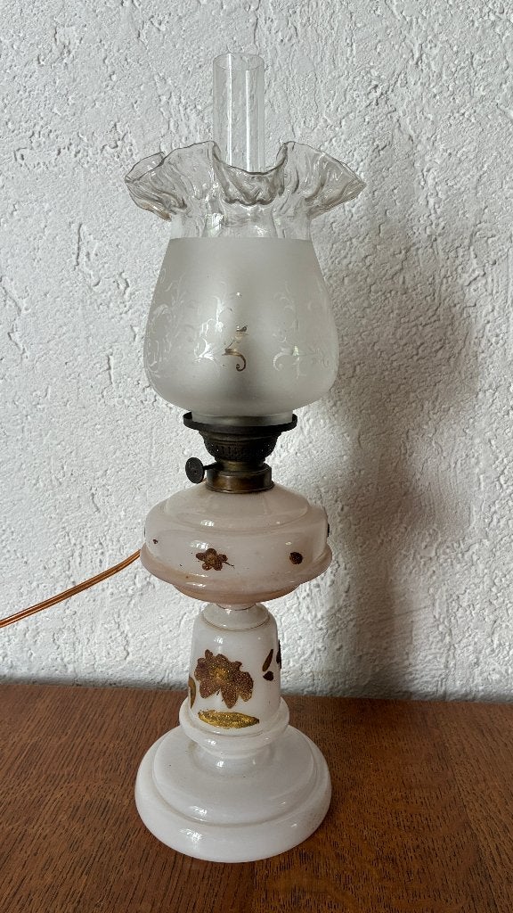 Antieke olielamp - elektrisch gemaakt - melkglas & geëtst, Ophalen