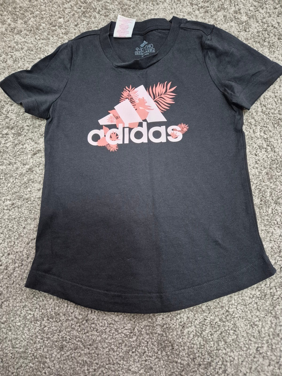 Nieuw Adidas T-shirt met tropische print - Maat 140, Kinderen en Baby's, Kinderkleding | Maat 140, Ophalen, Adidas, Meisje, Nieuw