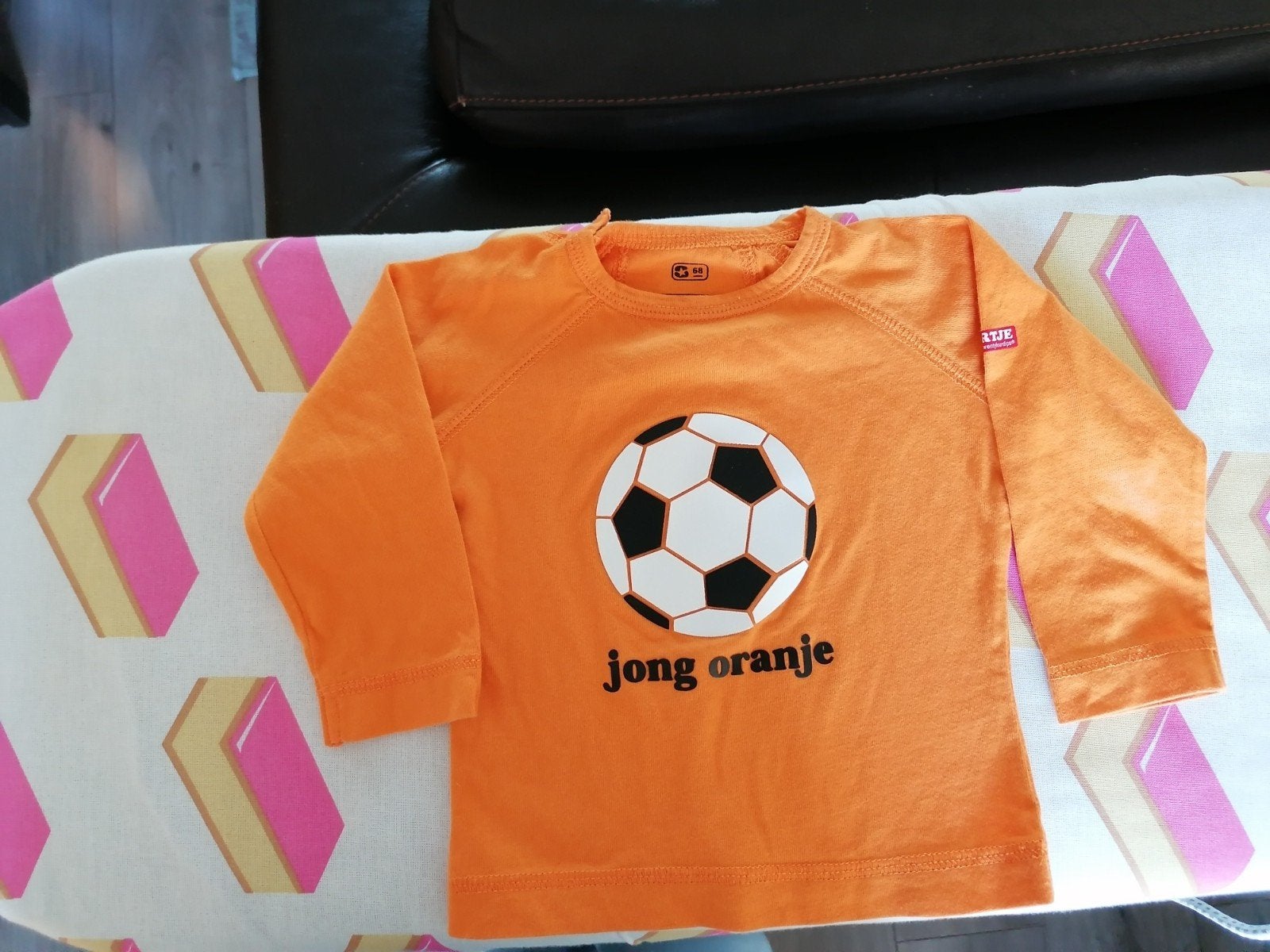 Voetbal shirtje mt 68, Kinderen en Baby's, Babykleding | Maat 68, Shirtje, Ophalen of Verzenden, Zo goed als nieuw, Jongetje
