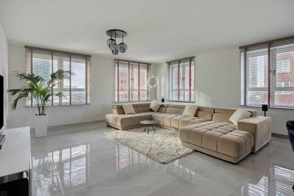 8x Luxe taupe houten jaloezieën lindehout op maat, Ophalen, Jaloezie, Gebruikt, Overige merken