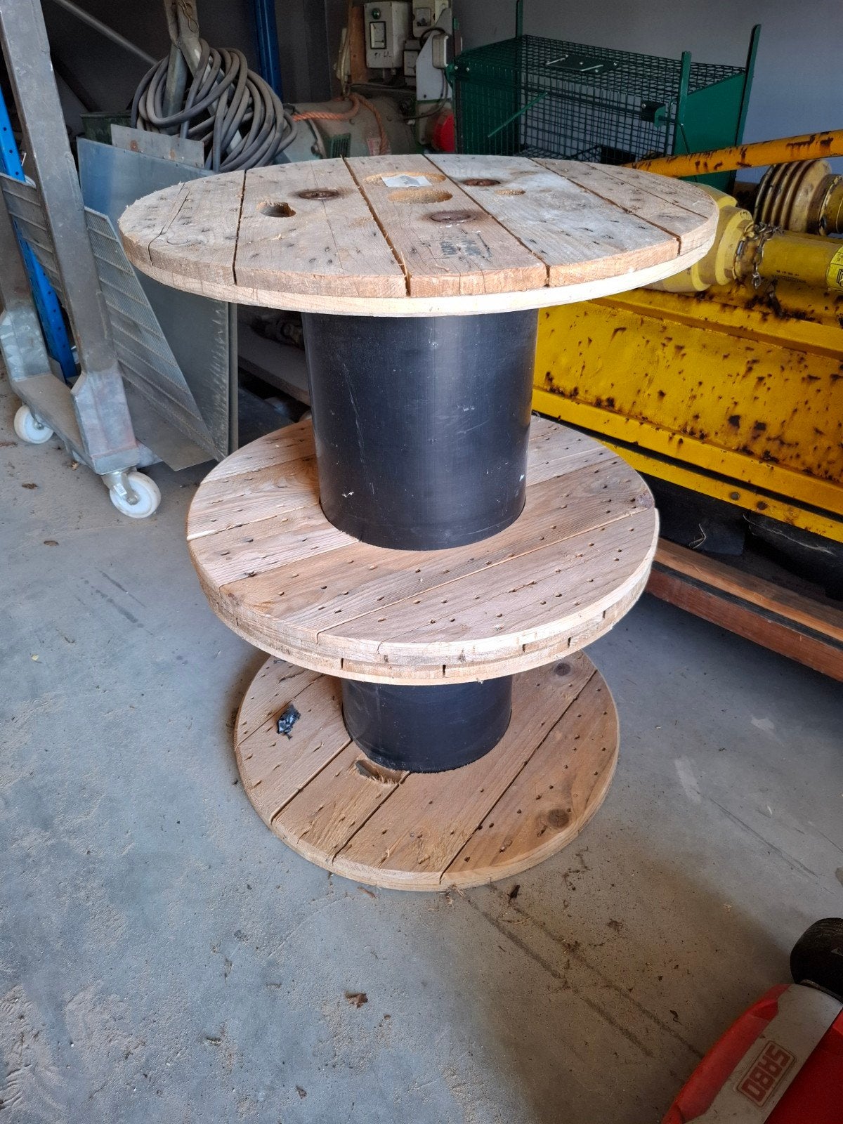 2 houten haspels, Ophalen
