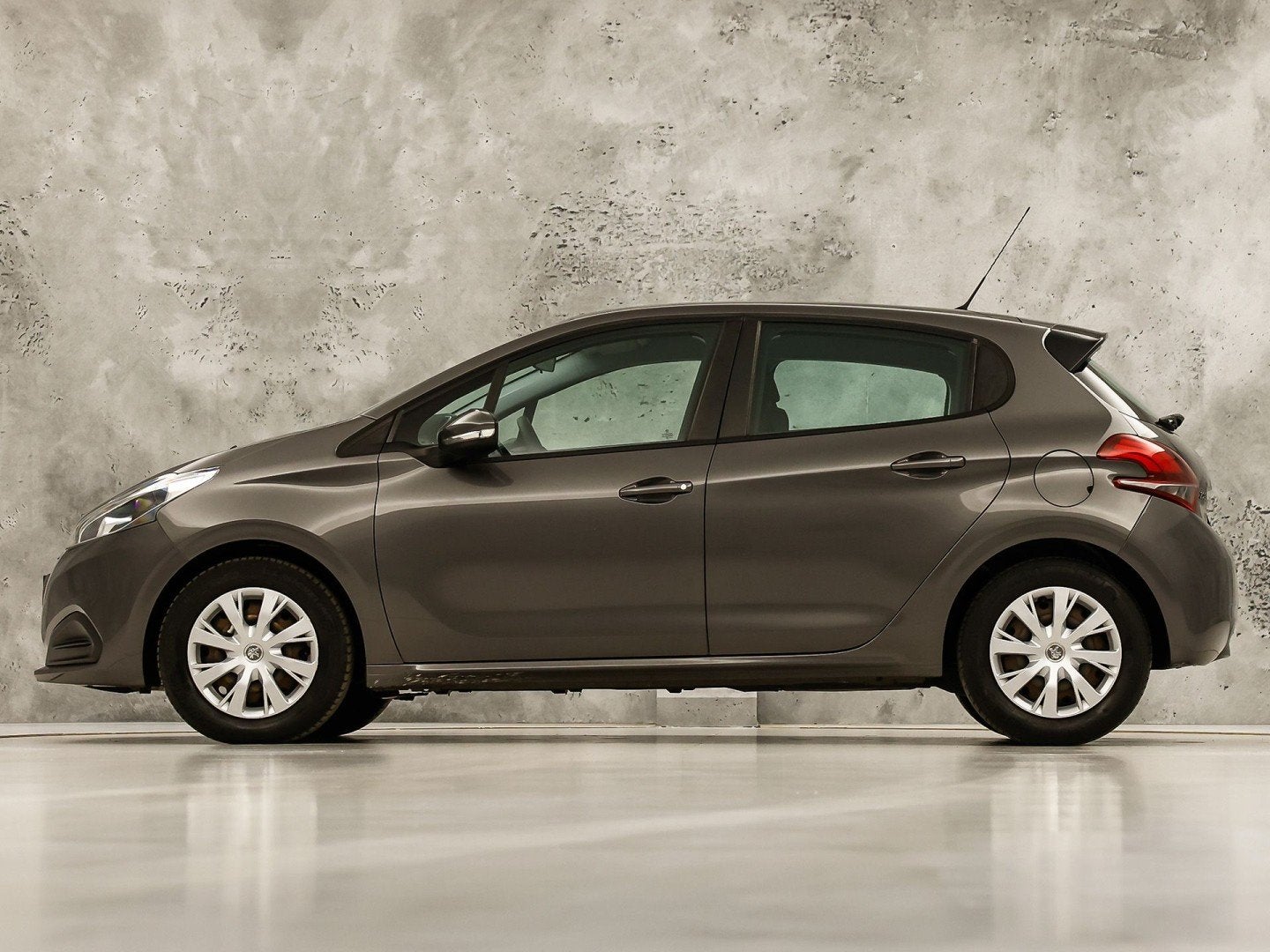 Peugeot 208 1.2 PureTech Sport (NAVIGATIE, CRUISE, BLUETOOTH, Voorwielaandrijving, 12 maanden, Stof, Gebruikt