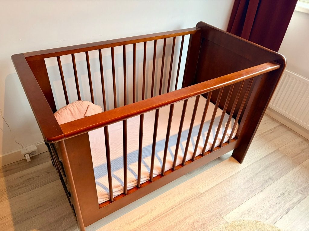 Houten ledikant (60x120) met matras en Aerosleep beddengoed, Zo goed als nieuw, Minder dan 140 cm, Minder dan 70 cm, Ophalen
