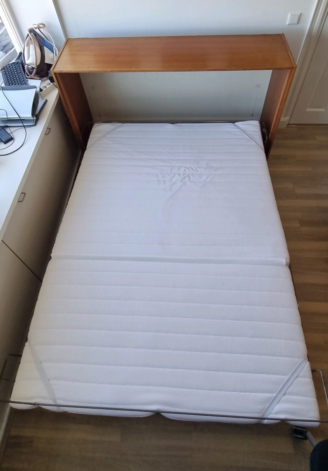 Opklapbed / logeerbed - Houten kastbed, Huis en Inrichting, Slaapkamer | Bedden, Ophalen, Modern, Compact, Gebruikt, Eenpersoons
