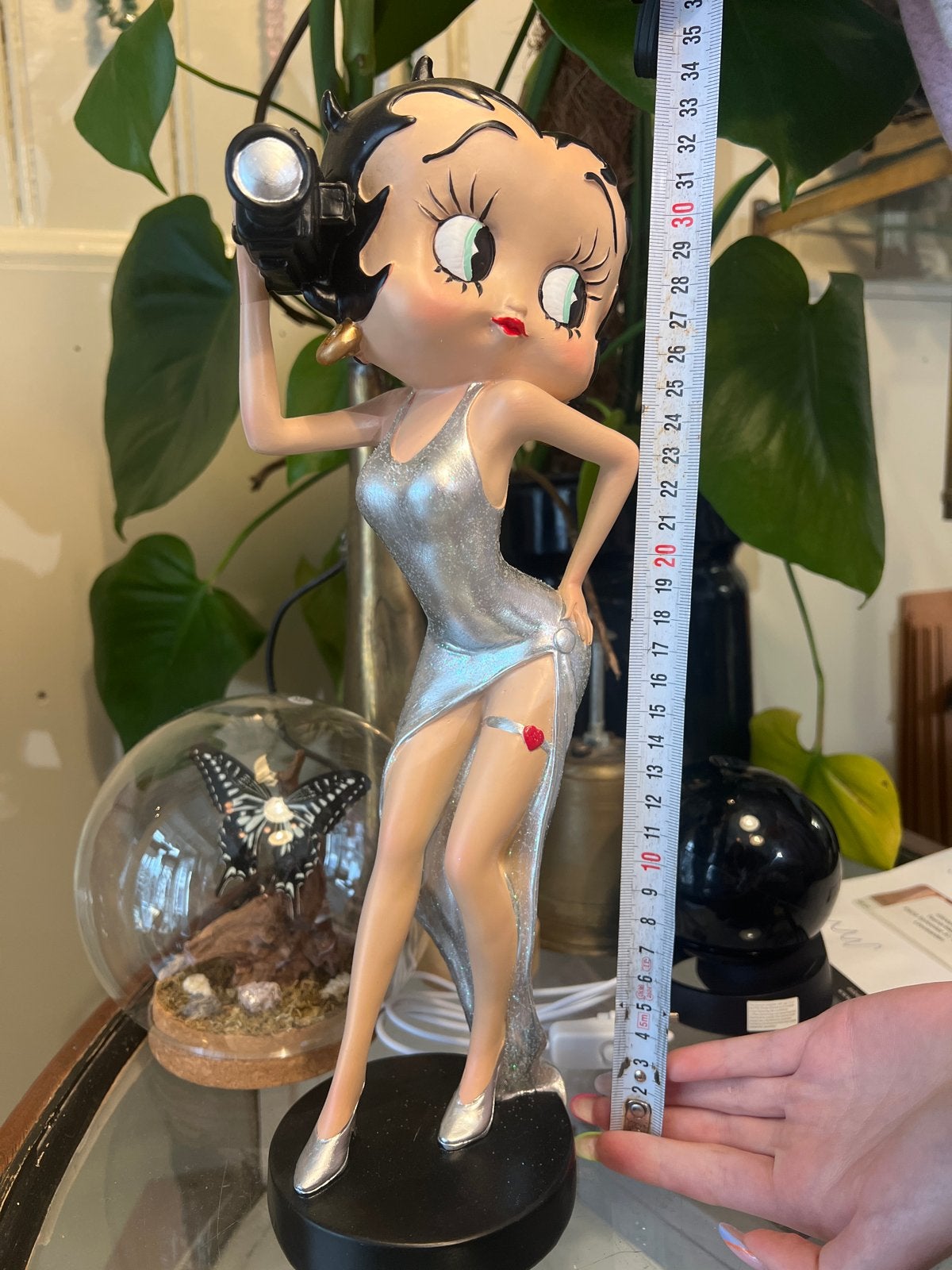 Betty Boop Beeldje Zilveren Jurk met Camera, Verzamelen, Ophalen of Verzenden, Nieuw, Mens