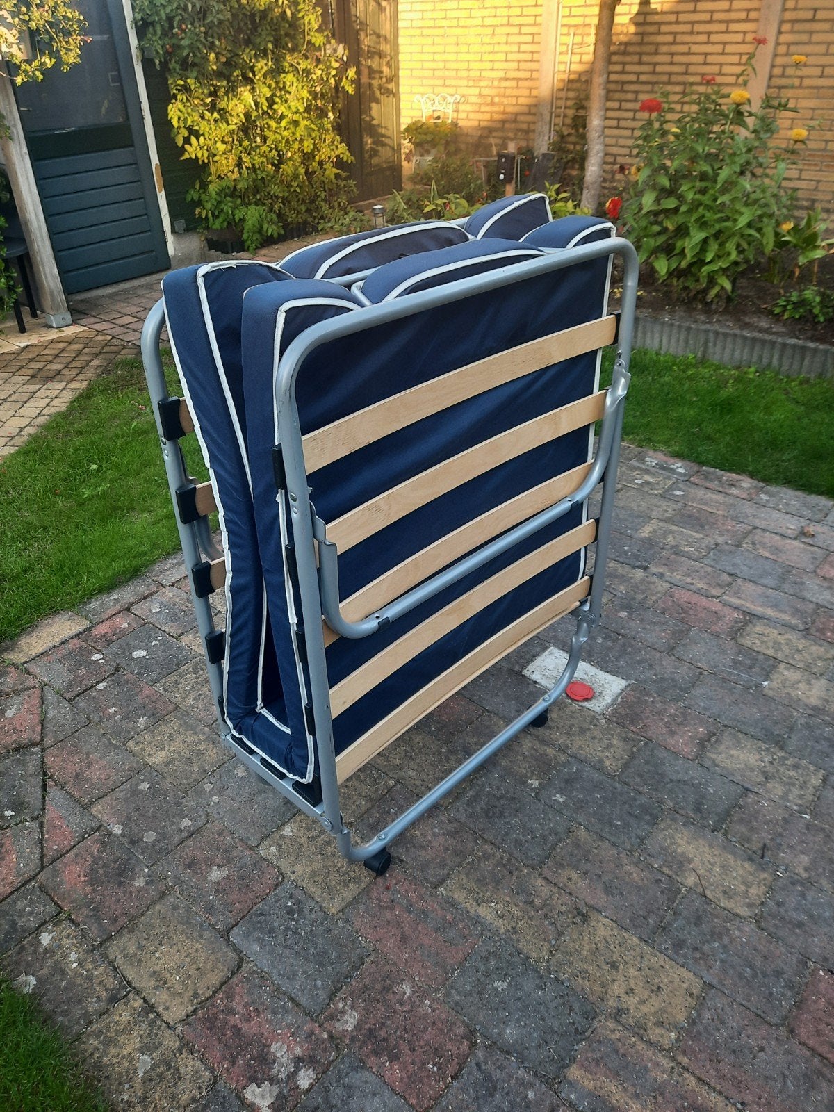 Opvouwbaar logeerbed met matras - Zo goed als nieuw, Eenpersoons, Blauw, Praktisch, Opvouwbaar, Ophalen of Verzenden