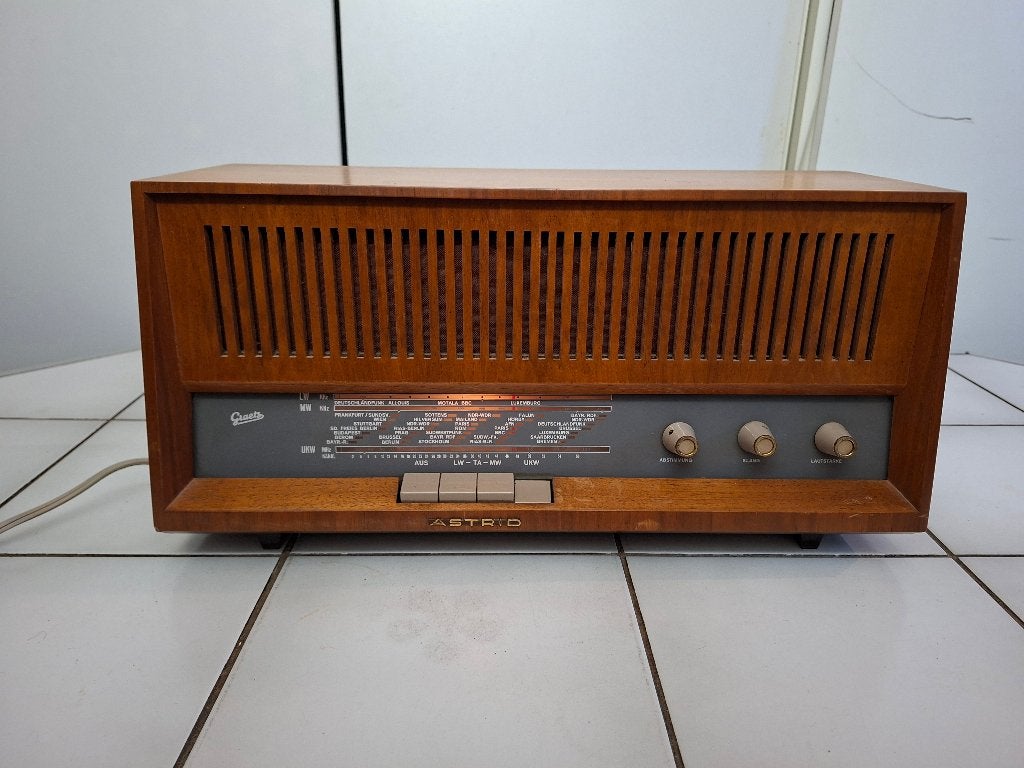 Prachtige vintage buizenradio – Astrid / Graetz, Antiek en Kunst, Ophalen