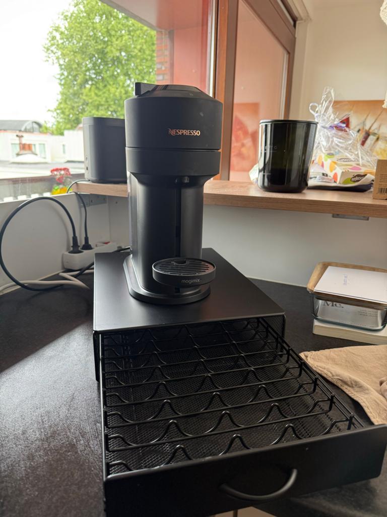 Nespresso Vertuo Magimix + capsulehouder - zo goed als nieuw, Ophalen, Koffiepads en cups, Koffiemachine, Zo goed als nieuw