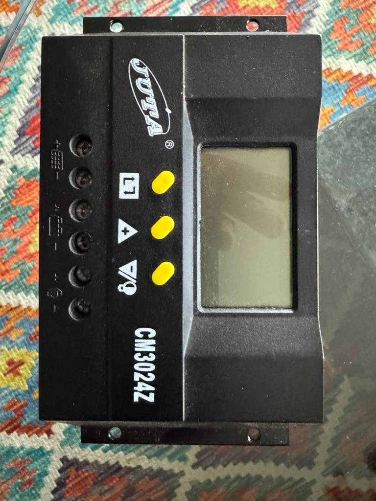 Juta solar regelaar CM3024Z, Ophalen of Verzenden, Gebruikt