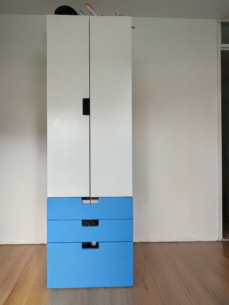 IKEA Stuva kinderkast - Wit met blauwe lades, Huis en Inrichting, Ophalen, 50 tot 100 cm, 150 tot 200 cm, 25 tot 50 cm