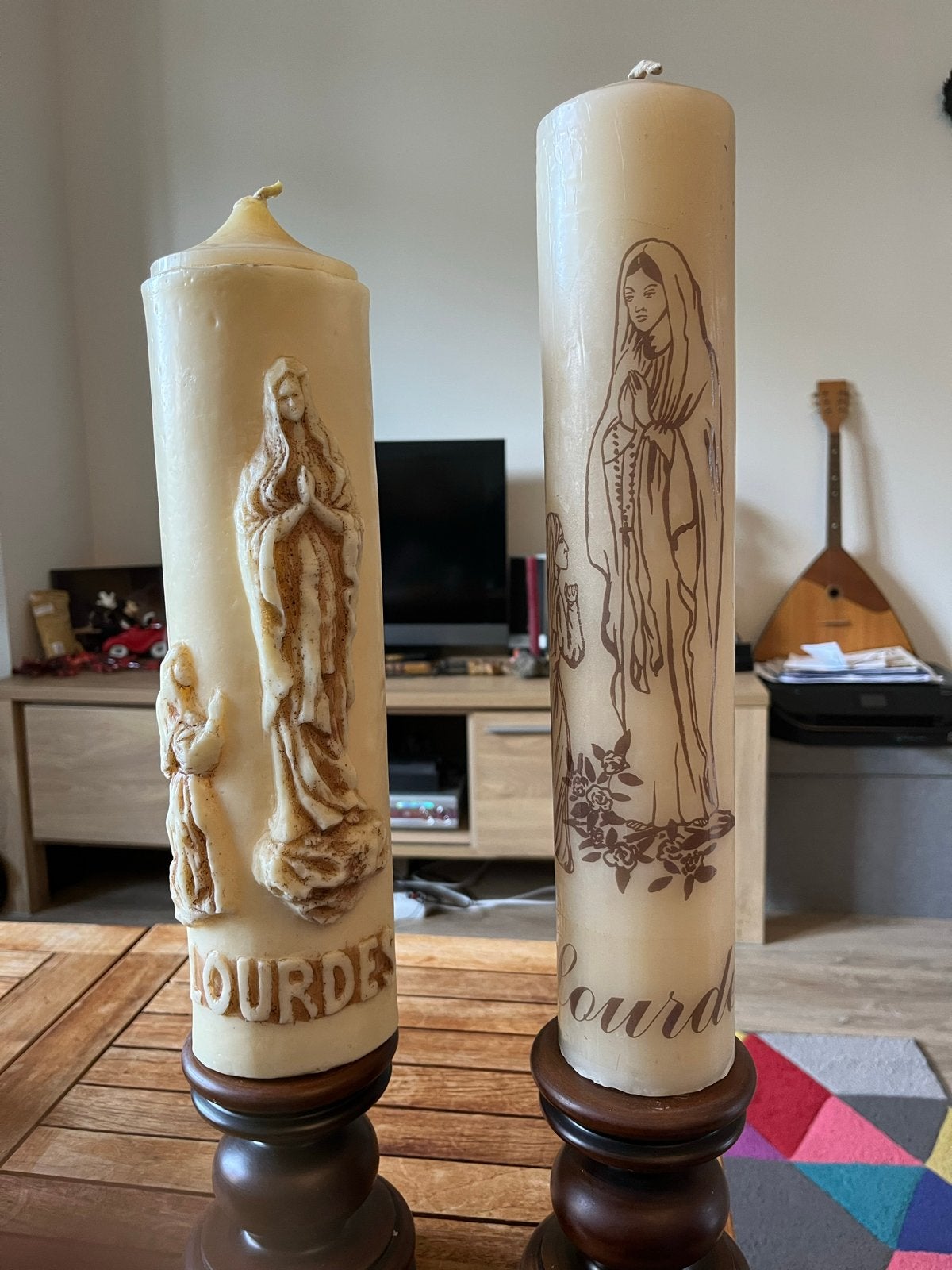 Zeldzaam:Set van 2 Lourdes kaarsen - Maria beeld en tekening, Antiek en Kunst, Antiek | Religie, Ophalen of Verzenden