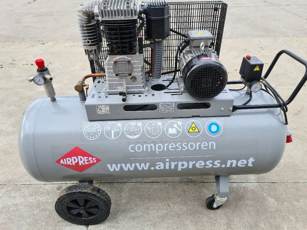 Airpress HK 700-300 Compressor -  Als nieuw, Ophalen, 400 tot 800 liter/min, Zo goed als nieuw, Mobiel