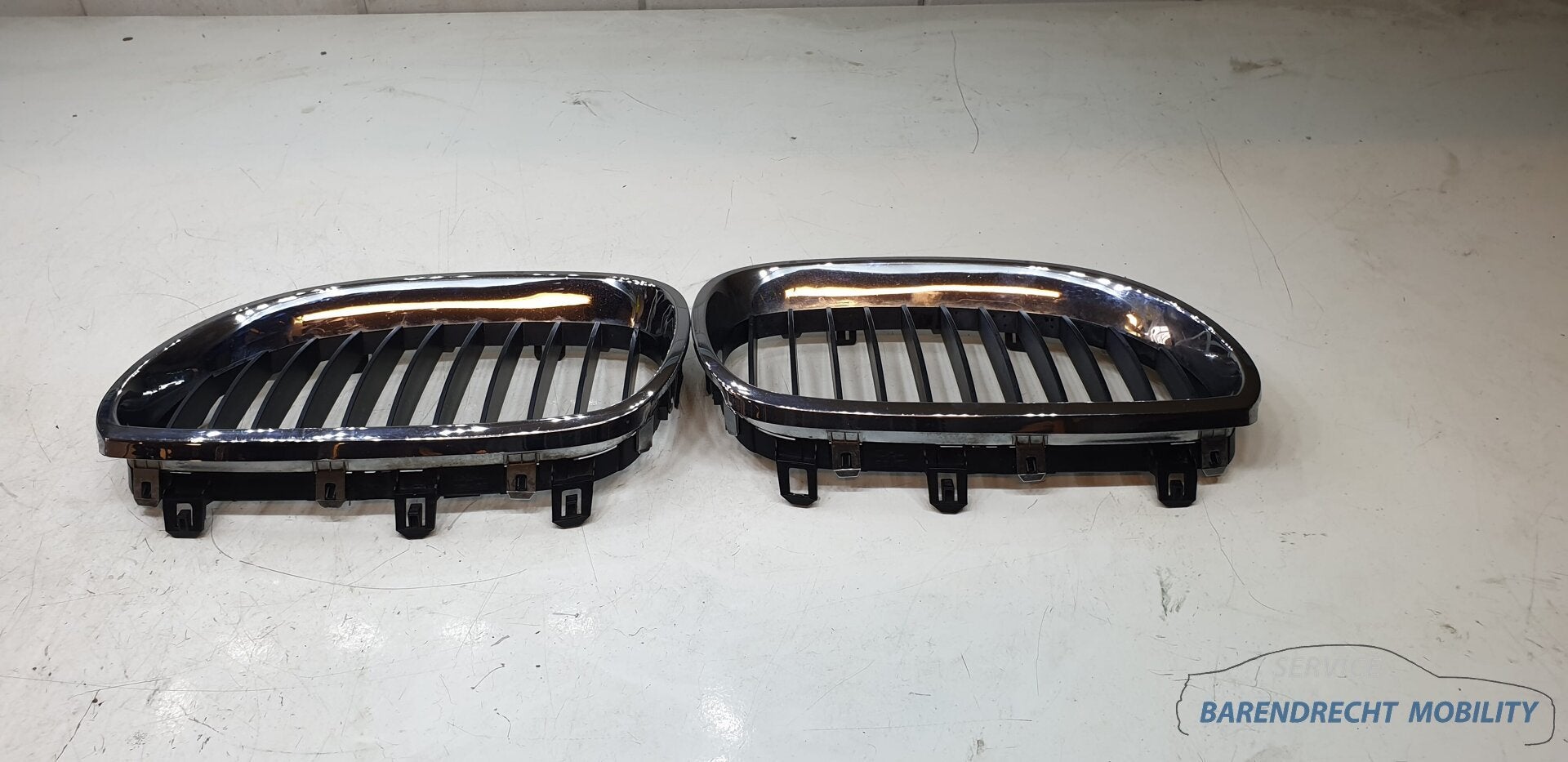 Grille BMW E90 3 serie grill zwart chrome origineel gebruikt, Petuelring 130
80788  Munich, DE, Gebruikt, Info@bmw.de, Ophalen of Verzenden