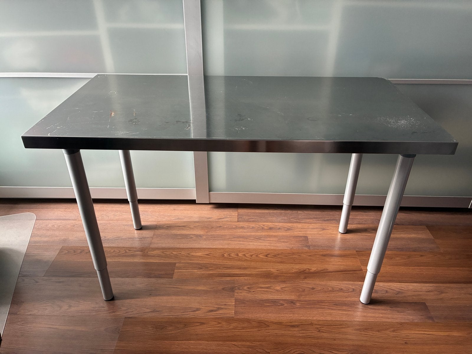 IKEA VIKA HYTTAN tafel met RVS-look blad en 4 VIKA KAJ poten, Gebruikt, 100 tot 150 cm, Metaal, Vier personen