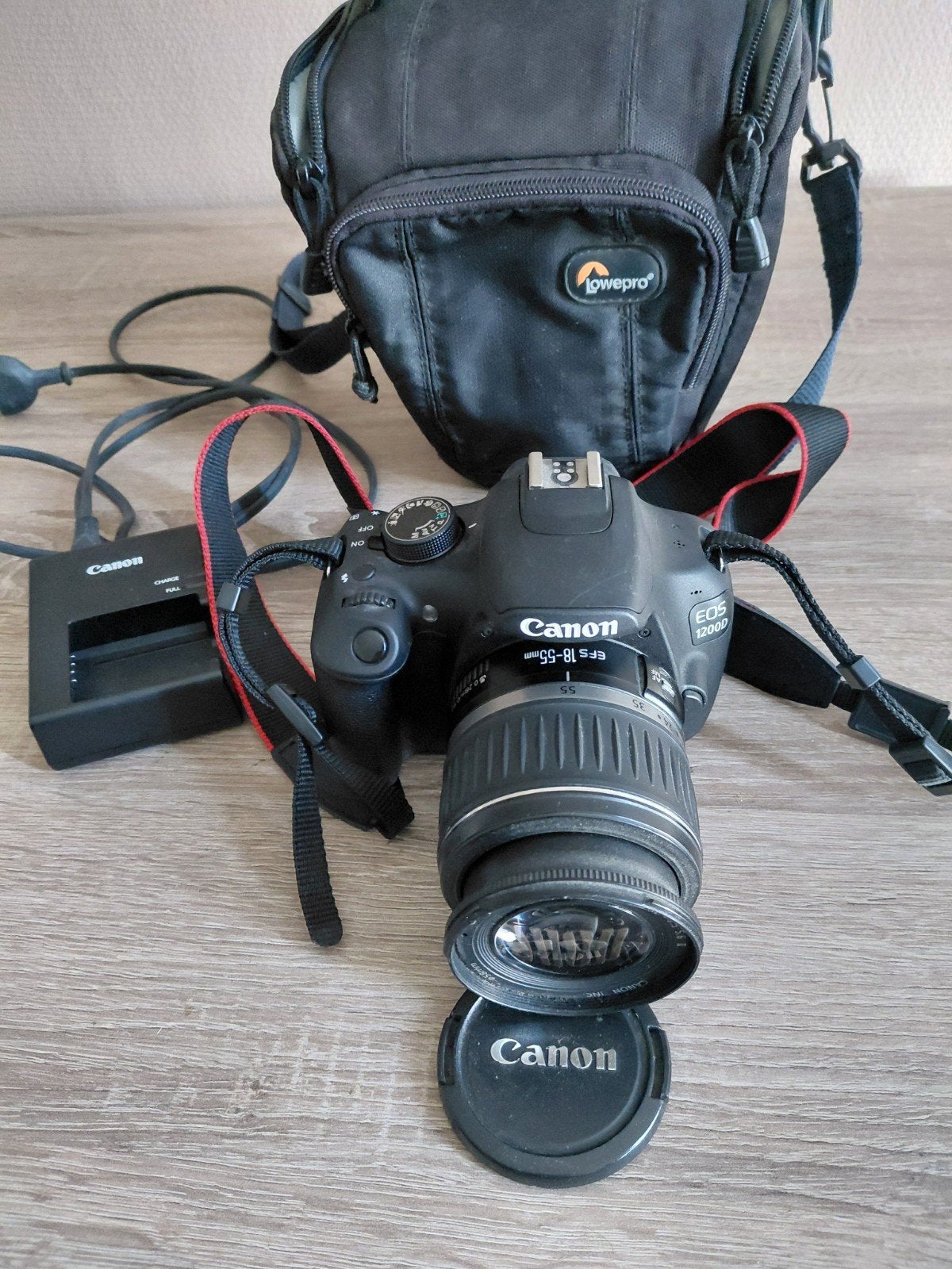 Canon EOS 1200D Spiegelreflexcamera met 18-55mm lens, Audio, Tv en Foto, Fotocamera's Digitaal, Gebruikt, Spiegelreflex, Canon