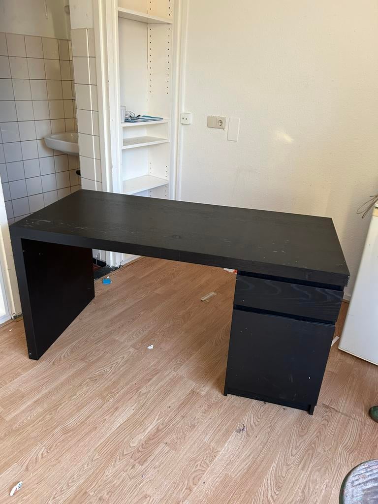Malm bureau IKEA, Ophalen of Verzenden, Zo goed als nieuw