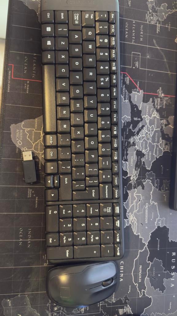 Wireless keyboard and mouse with USB A stick., Ophalen of Verzenden, Zo goed als nieuw
