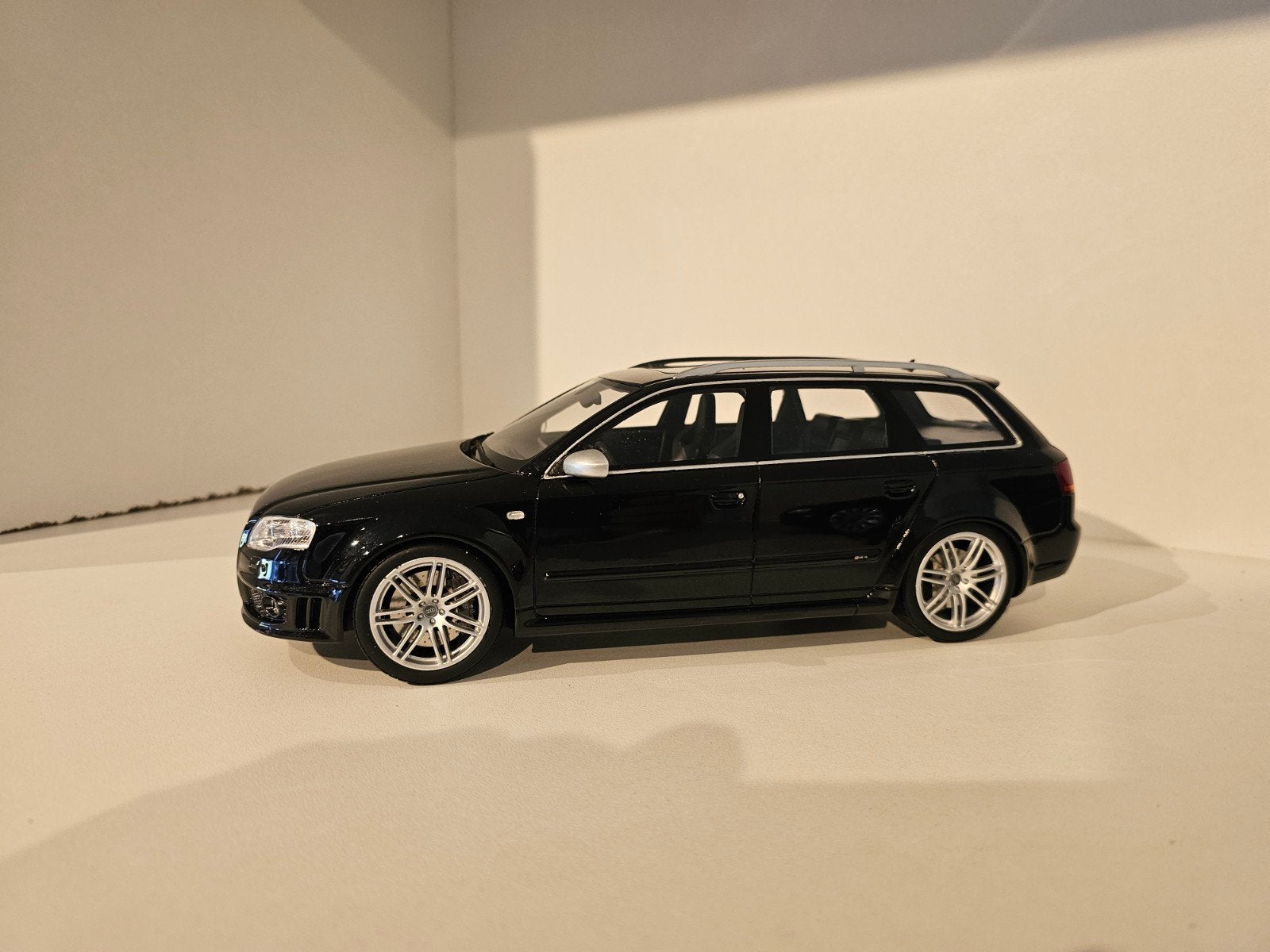 OTTOMOBILE OT199 Audi RS4 Avant Zwart 1:18, Ophalen of Verzenden, Zo goed als nieuw, Auto, OttOMobile