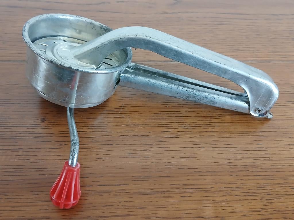 Vintage (kaas) rasp, merk Guillouard, Overige typen, Zilver, Ophalen of Verzenden, Zo goed als nieuw