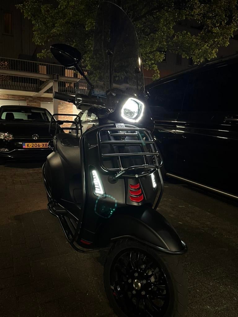 Vespa Sprint 2021 Full Option, Fietsen en Brommers, Scooters | Vespa, Ophalen, Overige modellen, Zo goed als nieuw, Benzine