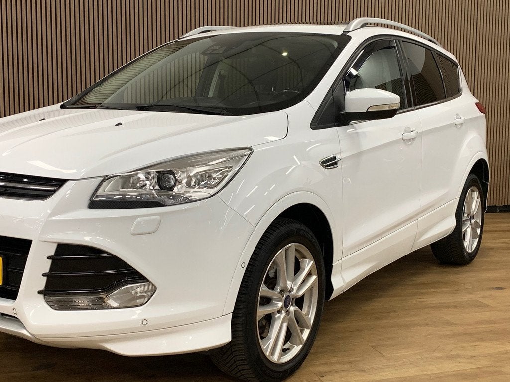 Ford Kuga 1.5 Titanium Styling Pack 4WD|Automaat|Camera|Open, Auto's, Ford, Automaat, 4 cilinders, 1850 kg, Wit