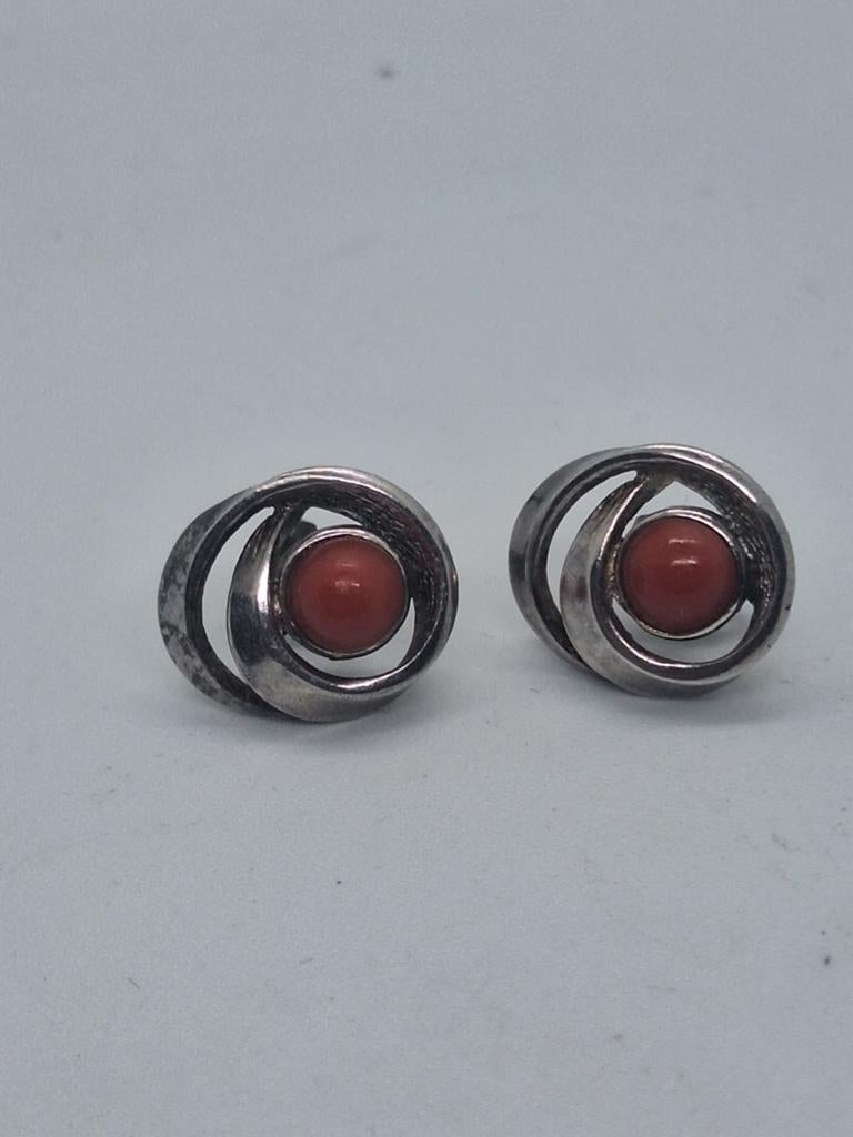 Elegante bloedkoraal oorbellen - 1.7 cm doorsnee, Ophalen of Verzenden, Met edelsteen, Knopjes of Stekers, Rood