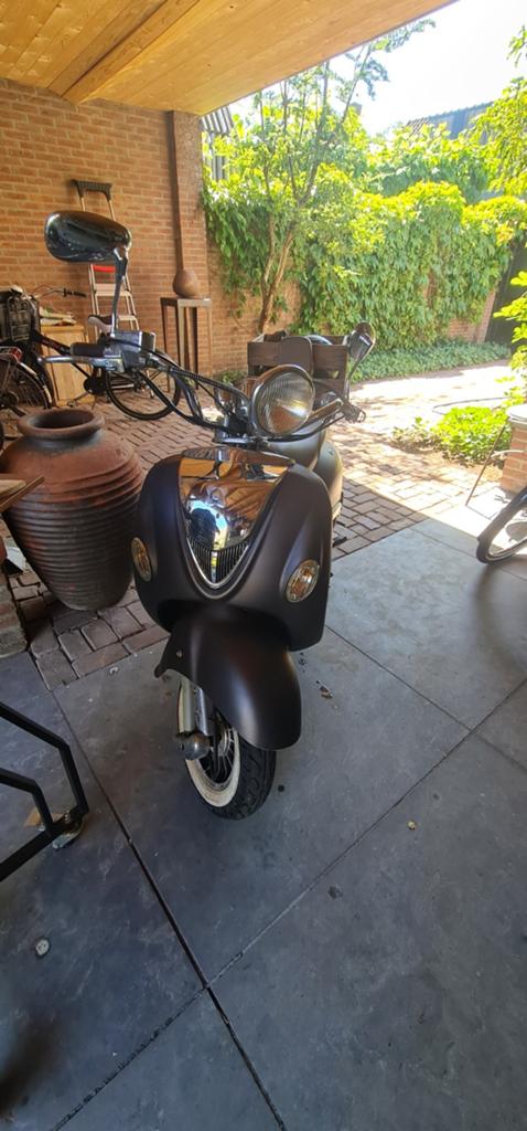 AGM Retro Extra Scooter - Mat Zwart met Houten Kist, Fietsen en Brommers, Ophalen, Gebruikt, Benzine, Overige merken